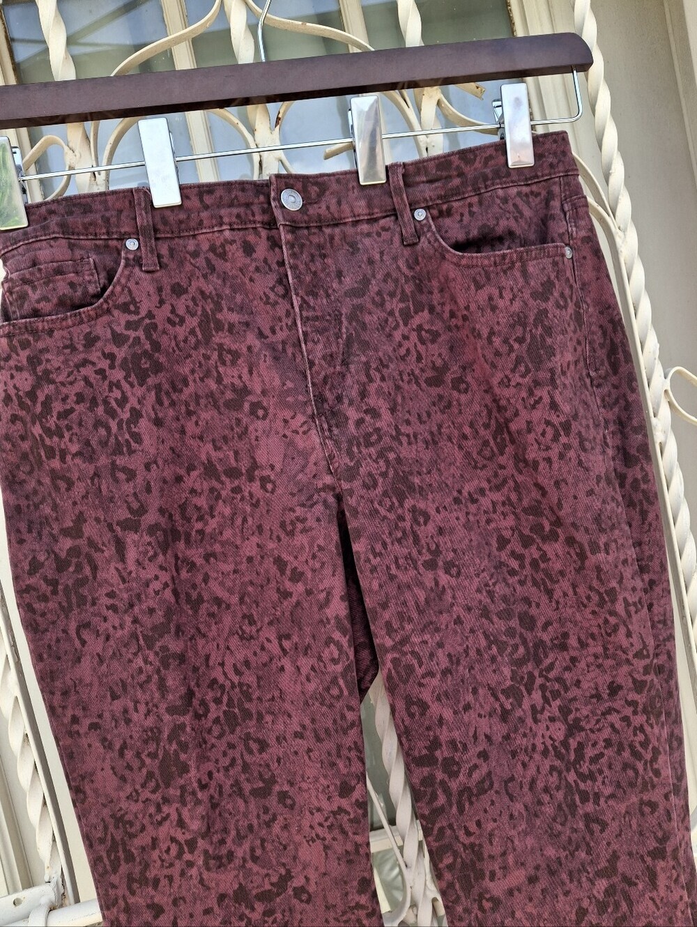 Gloria Vanderbilt Maroon Rail Straight Animal Print Stretch Pants Women Size 14 - Picture 4 of 16